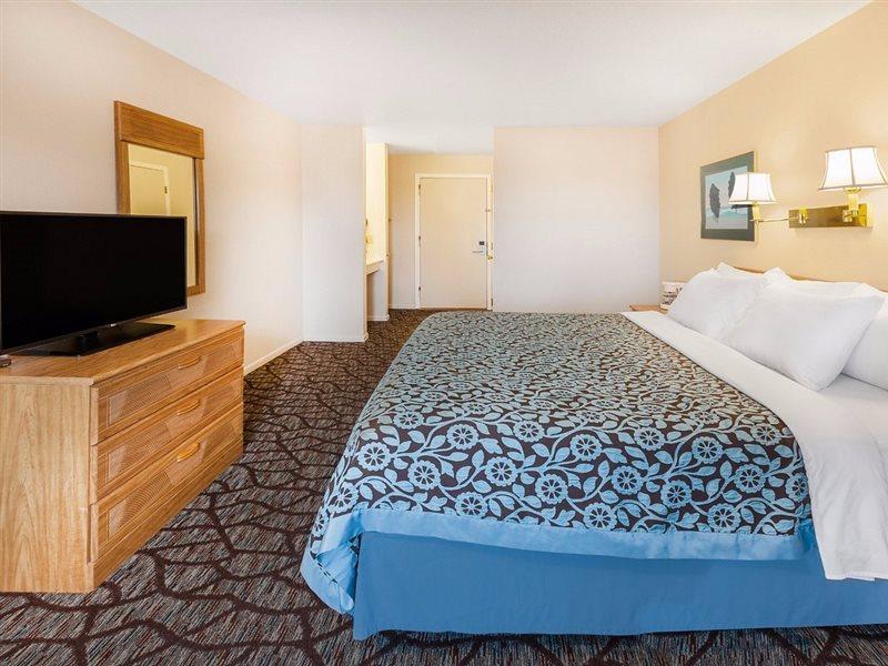 Baymont By Wyndham Manistee Hotel Exterior foto