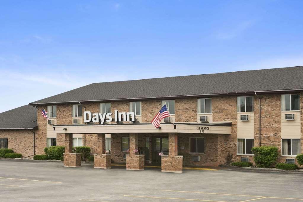Baymont By Wyndham Manistee Hotel Exterior foto